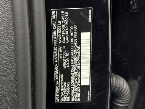 Used 2025 Volvo XC40 B5 Core image 22