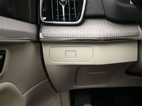 New 2026 Volvo XC90 B6 Ultra image 29