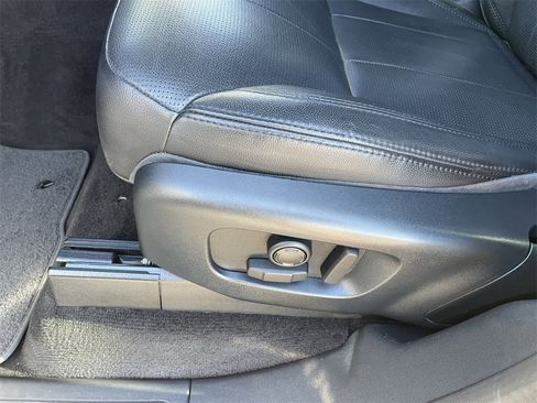 Used 2019 Land Rover Discovery SE image 19