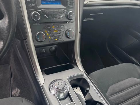 Used 2017 Ford Fusion SE FWD image 12