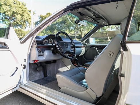 Used 1995 Mercedes-Benz E 320 Convertible image 44