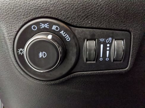 Used 2025 Jeep Compass Limited AWD/4WD image 13