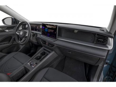 Used 2025 Volkswagen Tiguan SE image 17