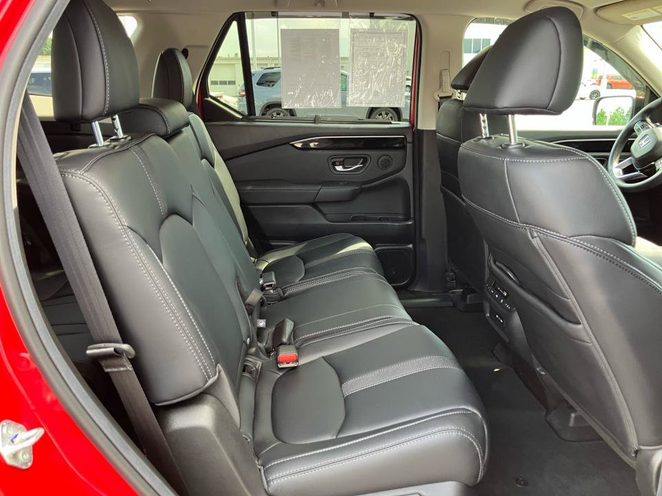 Certified 2025 Honda Pilot EX-L image 33