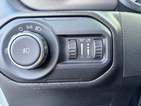 Used 2022 Jeep Wrangler Sport AWD/4WD image 33