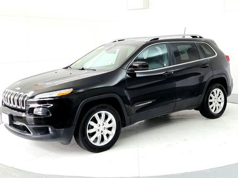 Used 2017 Jeep Cherokee Limited AWD/4WD image 5