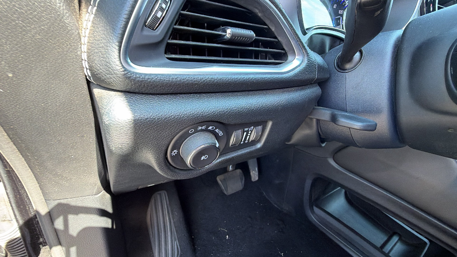 Used 2025 Chrysler Pacifica Limited FWD image 26
