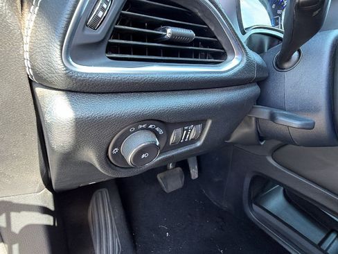 Used 2025 Chrysler Pacifica Limited FWD image 26