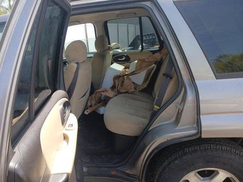 Used 2005 Chevrolet TrailBlazer LS w/ LS Preferred Equipment Group AWD/4WD image 35