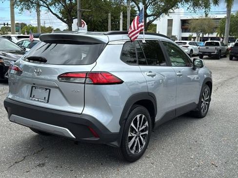 Used 2024 Toyota Corolla Cross XLE w/ Convenience Package image 10