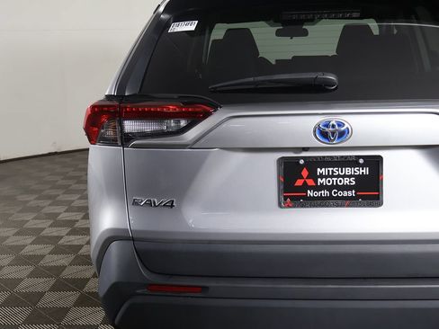 Used 2021 Toyota RAV4 LE AWD/4WD image 12