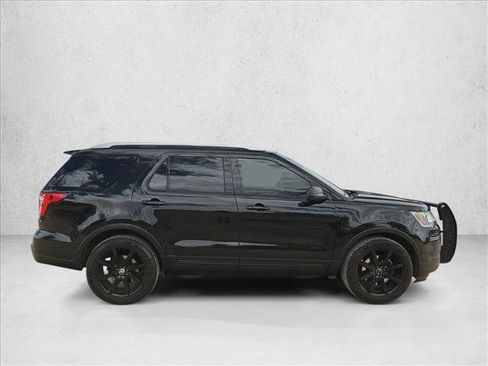 Used 2019 Ford Explorer XLT FWD image 4