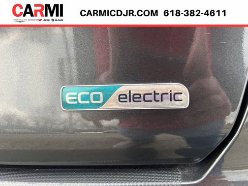 Used 2022 Kia Niro EX Premium w/ Cold Weather Package FWD image 8