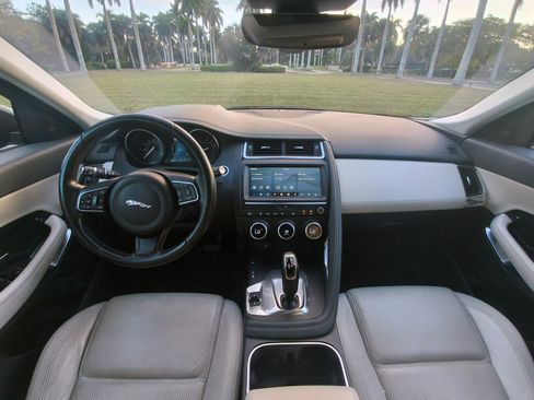 Used 2018 Jaguar E-PACE S image 17