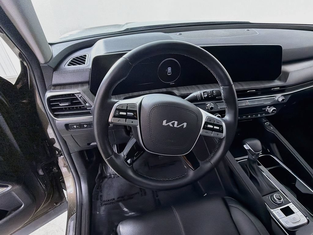 Used 2025 Kia Telluride SX w/ SX Captain's Chair Package AWD/4WD image 11
