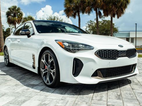 Used 2020 Kia Stinger GT1 RWD image 1
