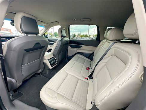 Used 2024 Lincoln Nautilus Reserve image 4