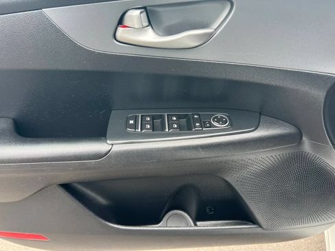 Used 2020 Kia Forte LXS FWD image 18