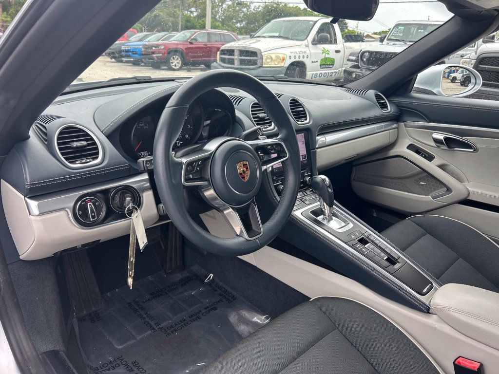 Used 2018 Porsche 718 Boxster RWD image 11