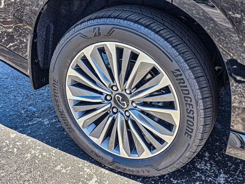Certified 2025 INFINITI QX80 Sensory AWD/4WD image 9