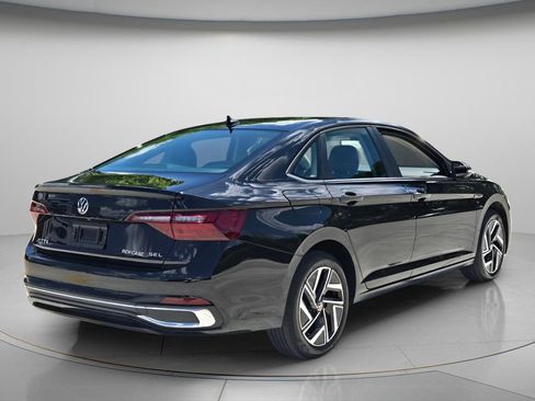 Certified 2023 Volkswagen Jetta SEL FWD image 7