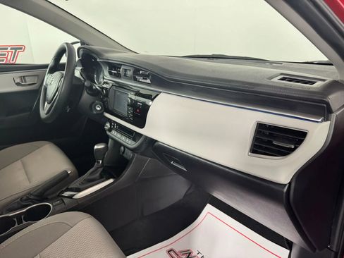 Used 2015 Toyota Corolla LE image 12