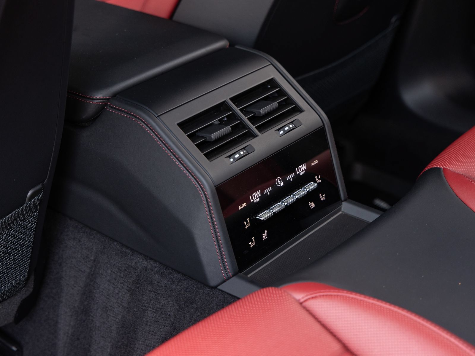 Certified 2025 Porsche Panamera RWD image 26