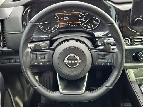 Used 2023 Nissan Pathfinder SL image 14