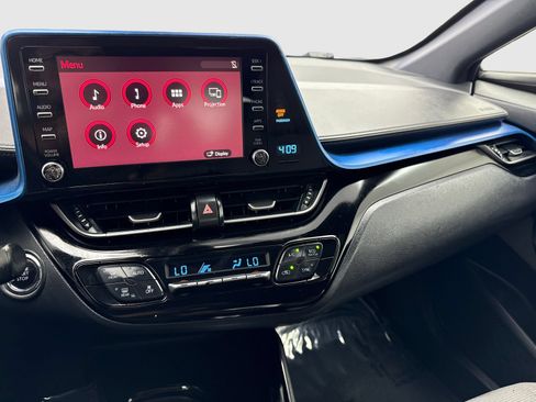 Used 2019 Toyota C-HR XLE FWD image 24