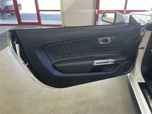 Used 2017 Ford Mustang Premium image 9