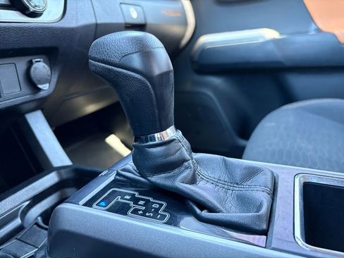 Used 2018 Toyota Tacoma SR5 image 26