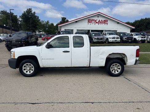 Used 2008 Chevrolet Silverado 1500 W/T w/ Towing Package RWD image 2