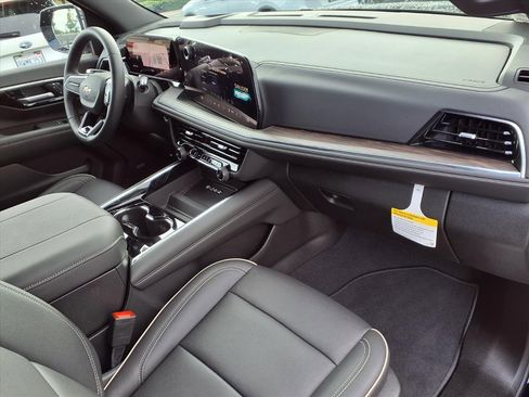 Used 2025 Chevrolet Suburban Premier image 27