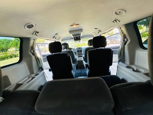 Used 2015 Dodge Grand Caravan SXT FWD image 21