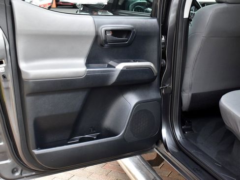 Used 2016 Toyota Tacoma SR5 image 32