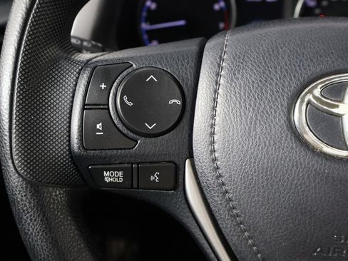 Used 2017 Toyota RAV4 LE FWD image 8