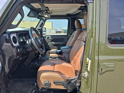 Used 2024 Jeep Gladiator Sport AWD/4WD image 10