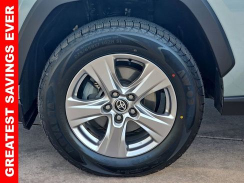 Used 2022 Toyota RAV4 XLE image 37