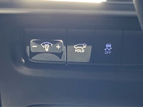 Used 2024 Ford Explorer XLT w/ Equipment Group 202A AWD/4WD image 19
