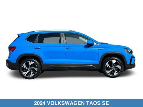 Used 2024 Volkswagen Taos SE w/ Panoramic Sunroof Package AWD/4WD image 4