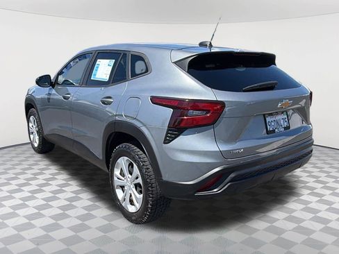 Used 2024 Chevrolet Trax LS FWD image 7