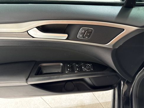 Used 2020 Ford Fusion SEL FWD image 32