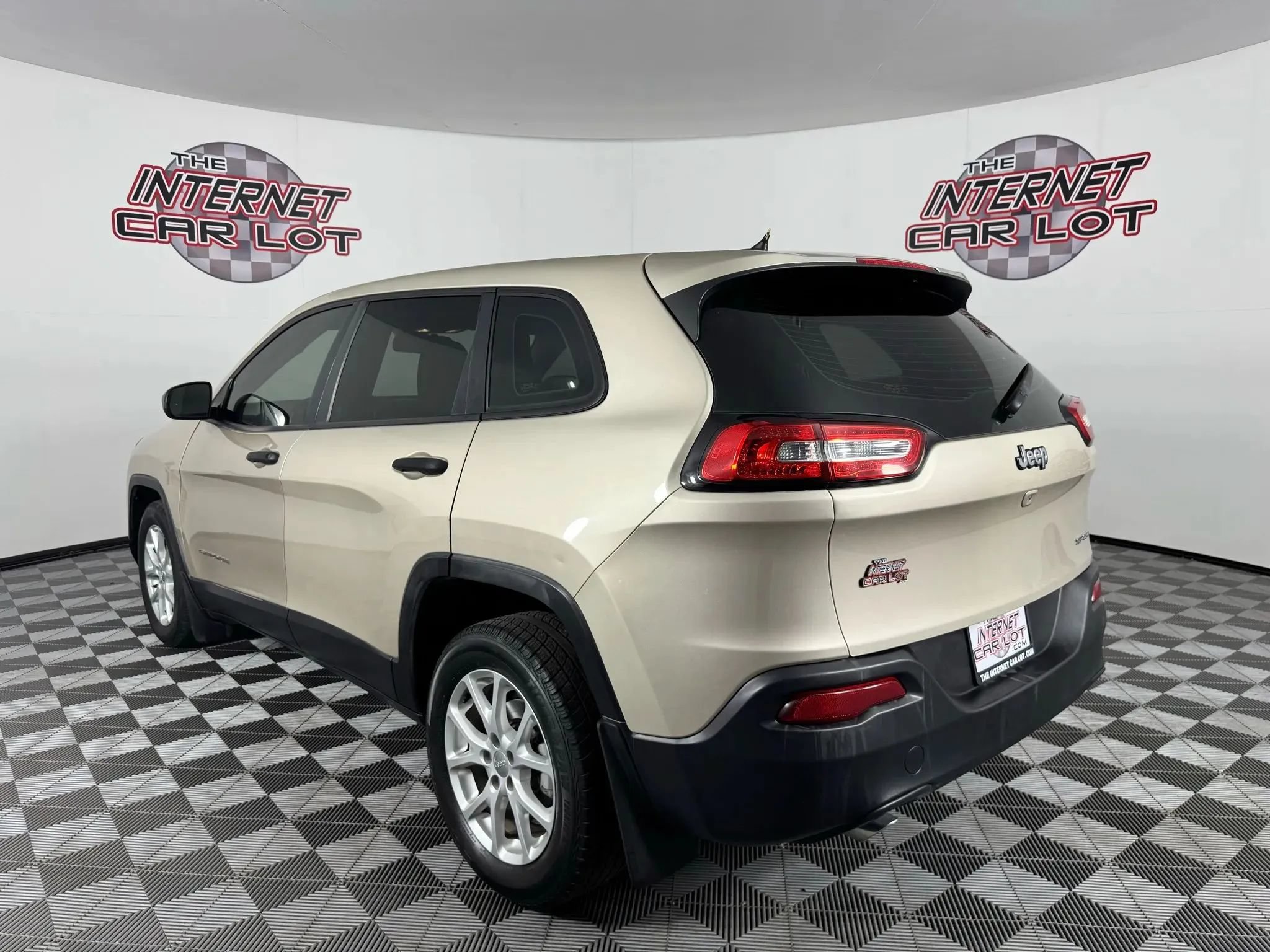 Used 2015 Jeep Cherokee Sport FWD image 5