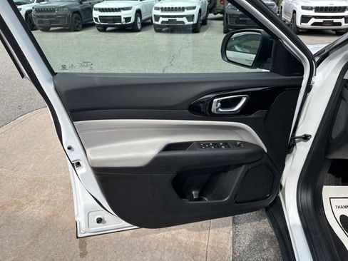Certified 2022 Jeep Compass Limited AWD/4WD image 26