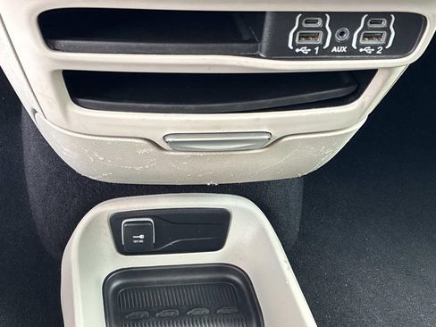 Used 2023 Chrysler Voyager LX FWD image 33