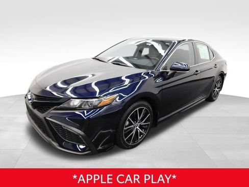 Used 2022 Toyota Camry SE image 4