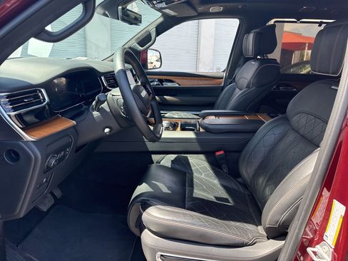 Used 2022 Jeep Grand Wagoneer Series III image 10