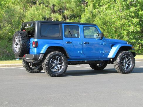 Used 2024 Jeep Wrangler Unlimited AWD/4WD image 6