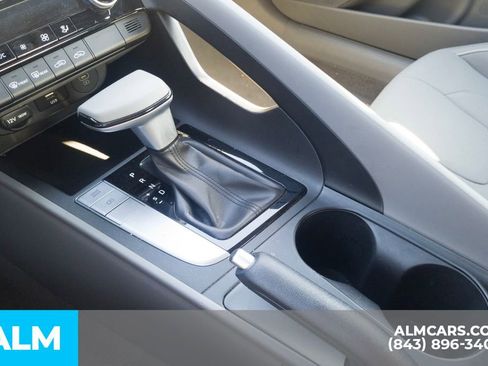 Used 2024 Hyundai Elantra SEL FWD image 9