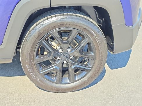 Used 2017 Jeep Renegade Altitude FWD image 11